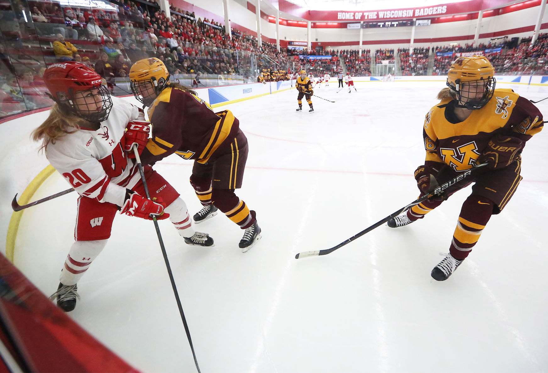 Wisconsin Minnesota hockey